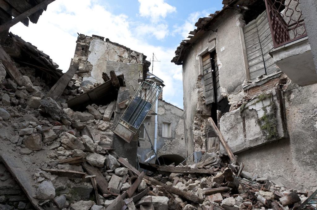 earthquake, rubble, l'aquila-1665870.jpg